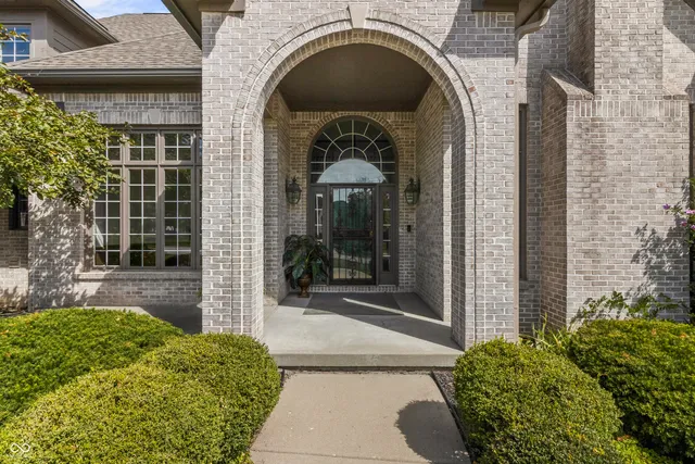 $995,000 | 2444 Laurel Lakes Boulevard, Carmel, IN 46032