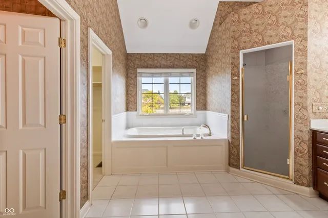 $995,000 | 2444 Laurel Lakes Boulevard, Carmel, IN 46032