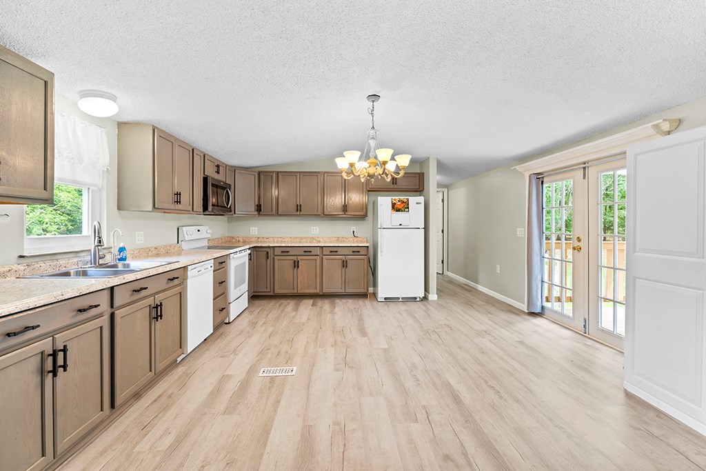 9423 Highway 246 Saluda, SC 29138 - Photo 7 of 20