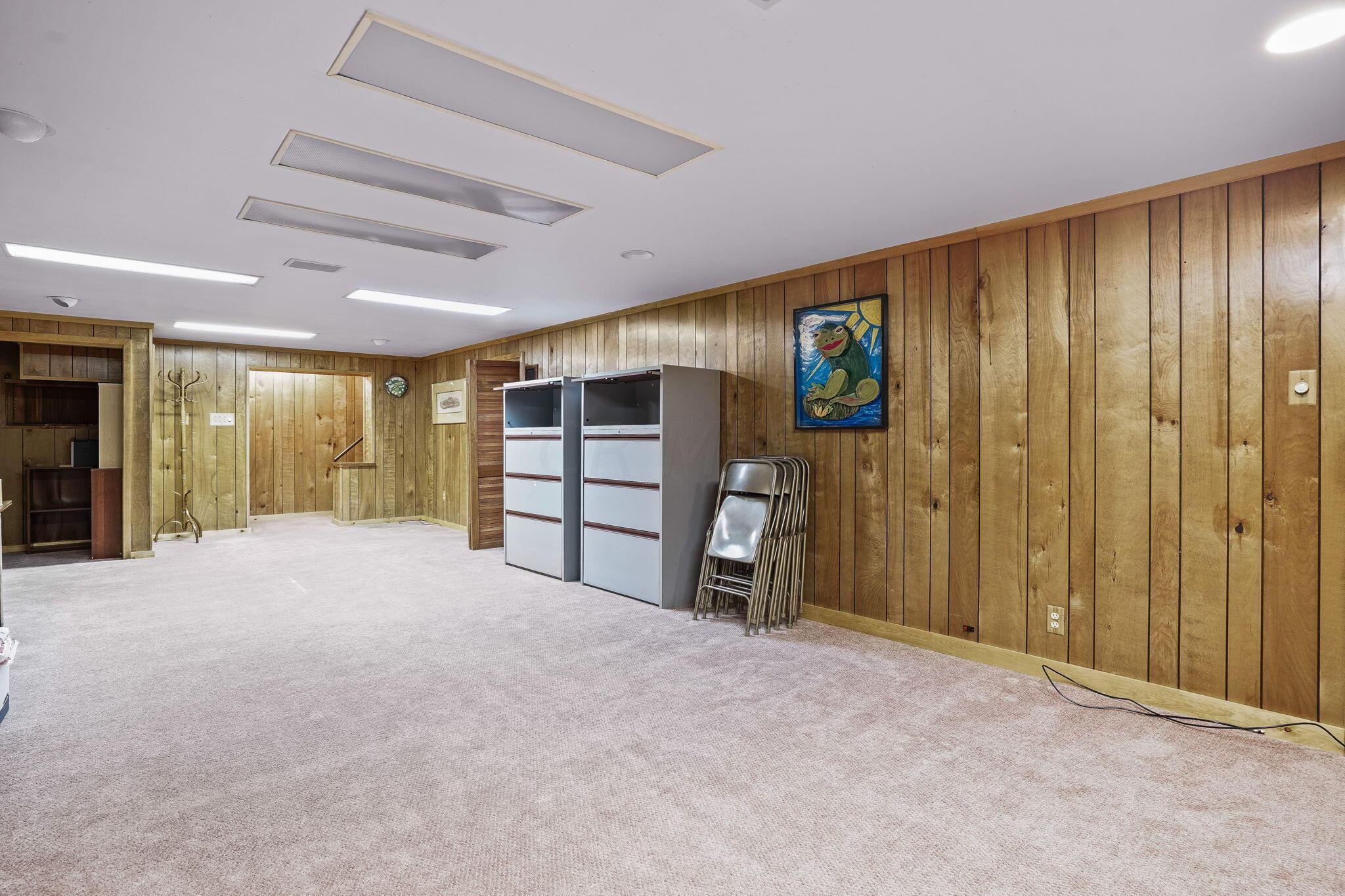 5866 Whitman Road Columbus, OH 43213 - Photo 39 of 51 Finished Basement
