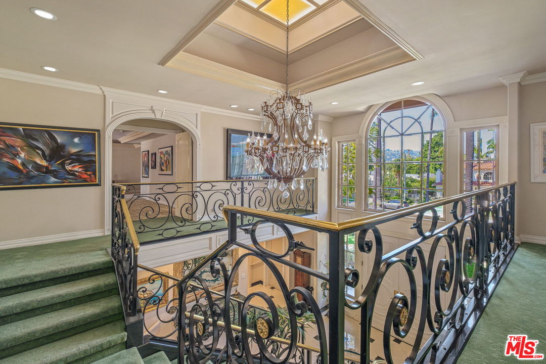 511 North Canon Drive Beverly Hills, CA 90210 - Photo 21 of 34 a view of a interior of a house