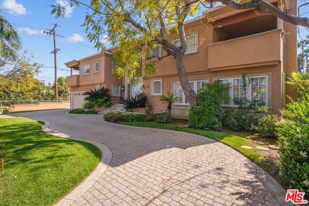 511 North Canon Drive Beverly Hills, CA 90210 - Photo 4 of 34 a view of a building with a yard