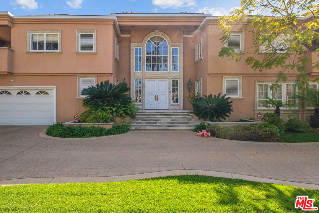 511 North Canon Drive Beverly Hills, CA 90210 - Photo 5 of 34 a front view of a house with garden