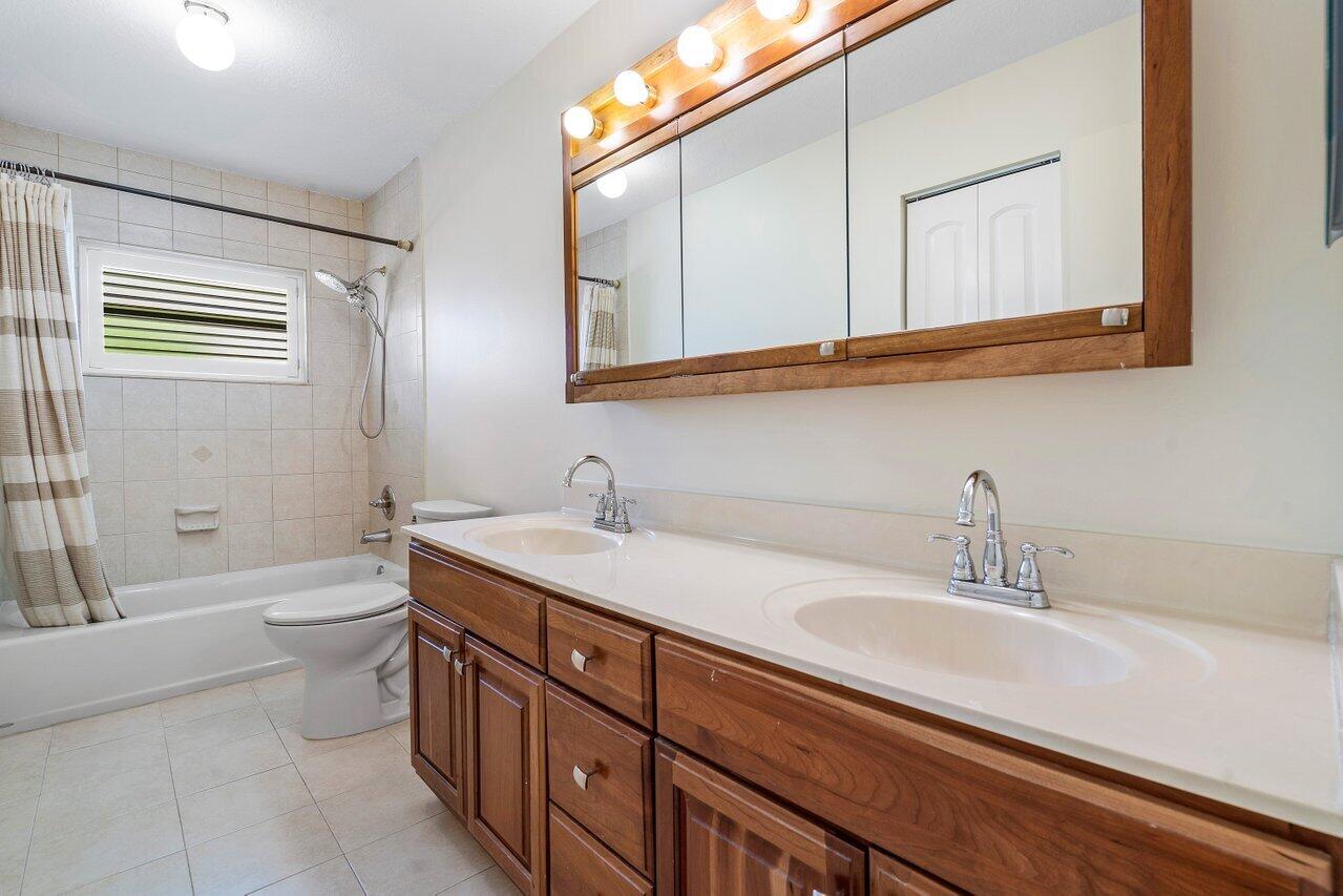 20946 Raindance Lane Boca Raton, FL 33428 - Photo 28 of 43 Bathroom 2