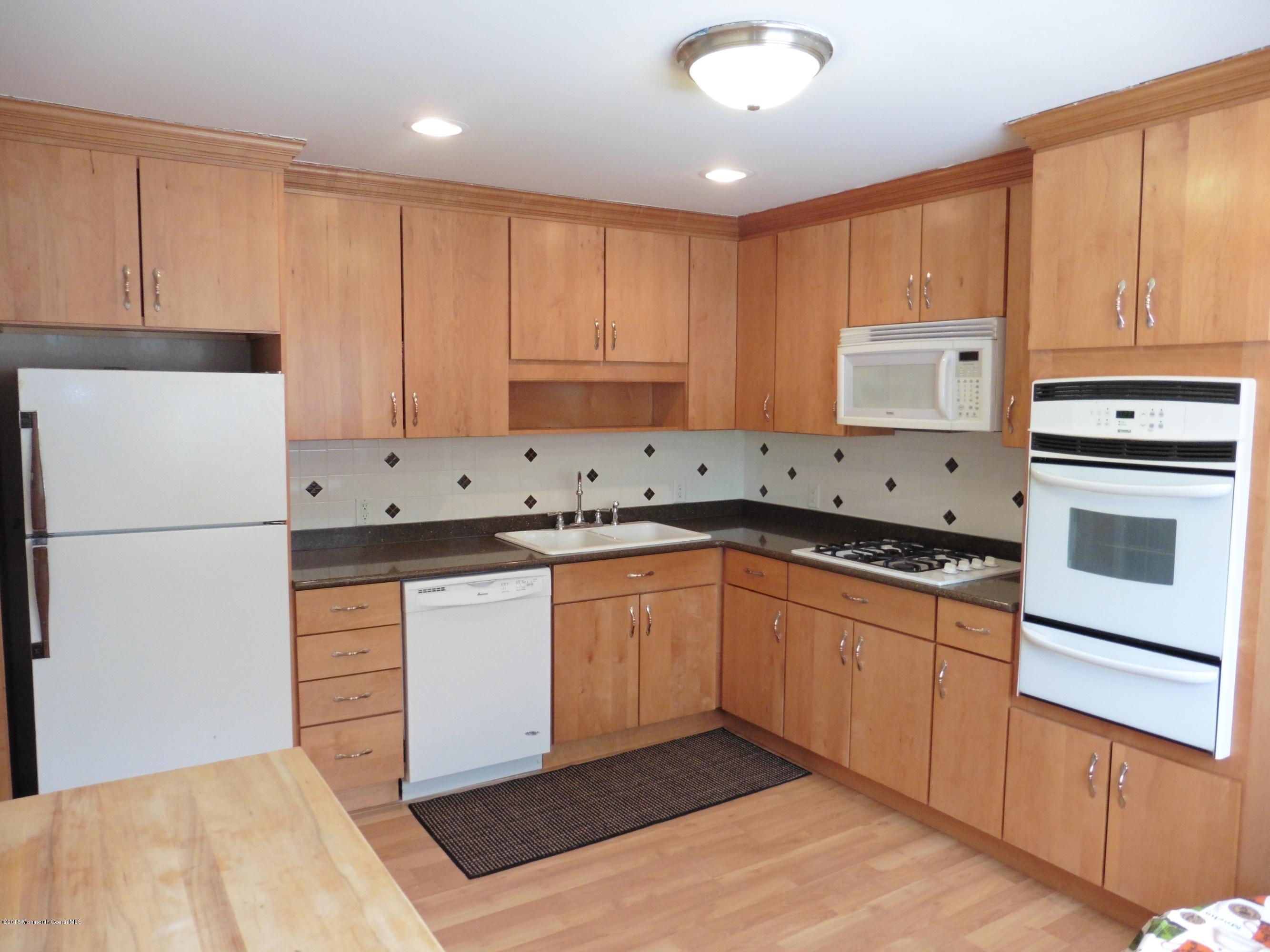 667 Hopping Road Belford, NJ 07718 - Photo 6 of 25 7