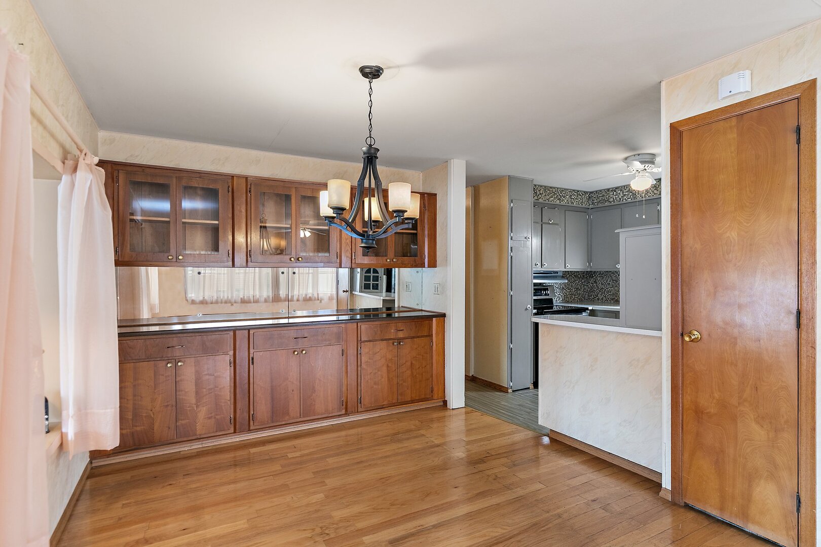 221 Big Peninsula Road Elgin, IL 60123 - Photo 11 of 26