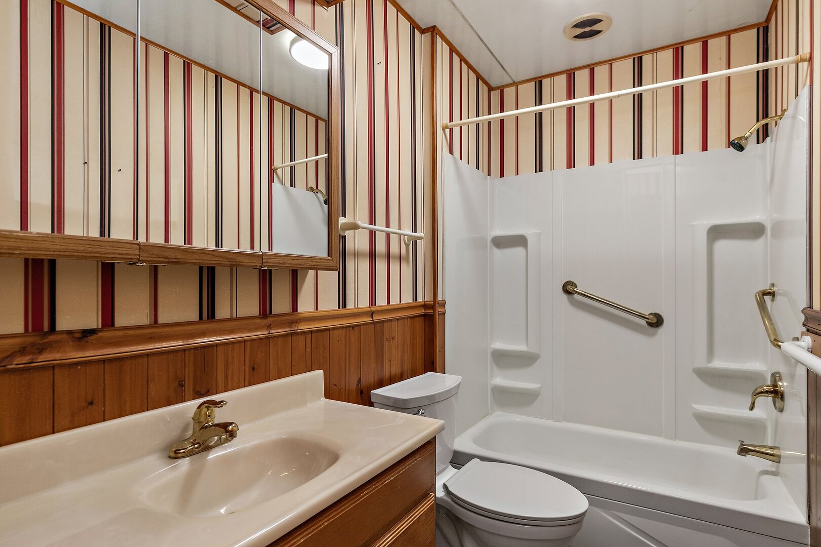 221 Big Peninsula Road Elgin, IL 60123 - Photo 14 of 26