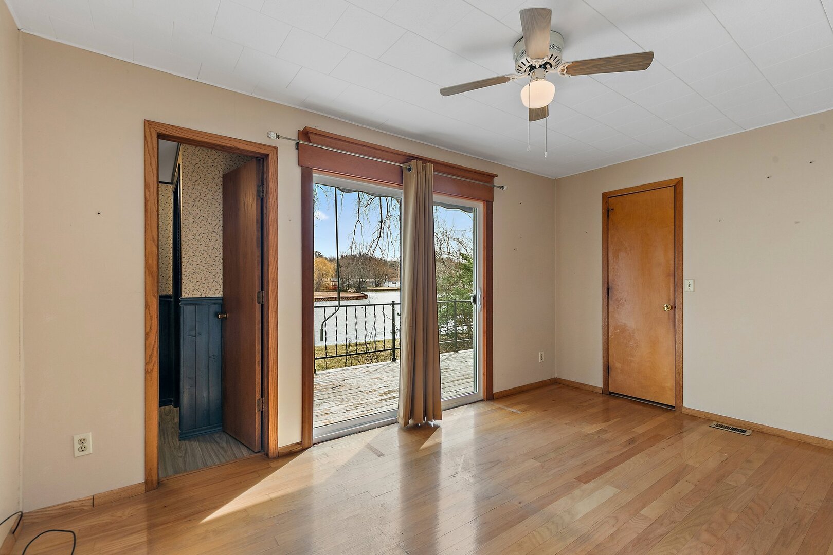 221 Big Peninsula Road Elgin, IL 60123 - Photo 15 of 26