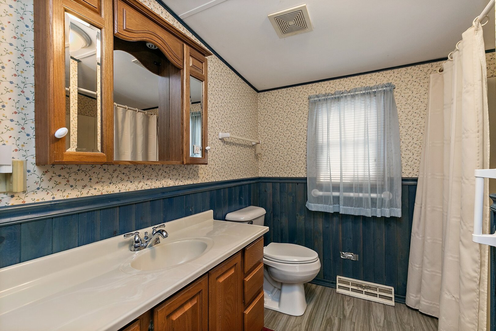 221 Big Peninsula Road Elgin, IL 60123 - Photo 16 of 26