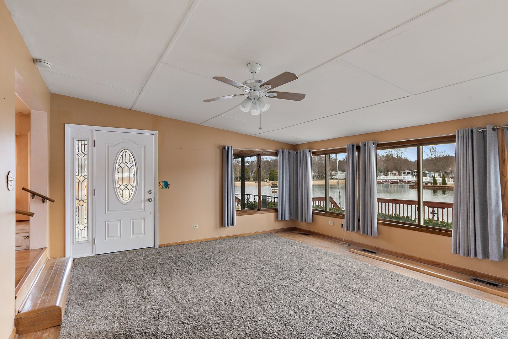 221 Big Peninsula Road Elgin, IL 60123 - Photo 7 of 26