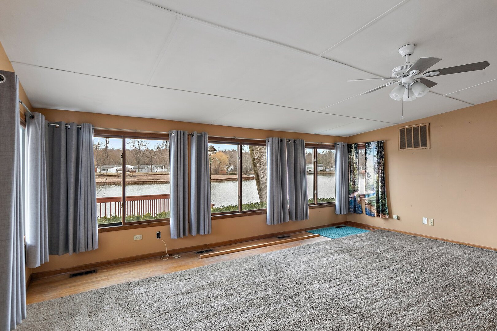 221 Big Peninsula Road Elgin, IL 60123 - Photo 8 of 26