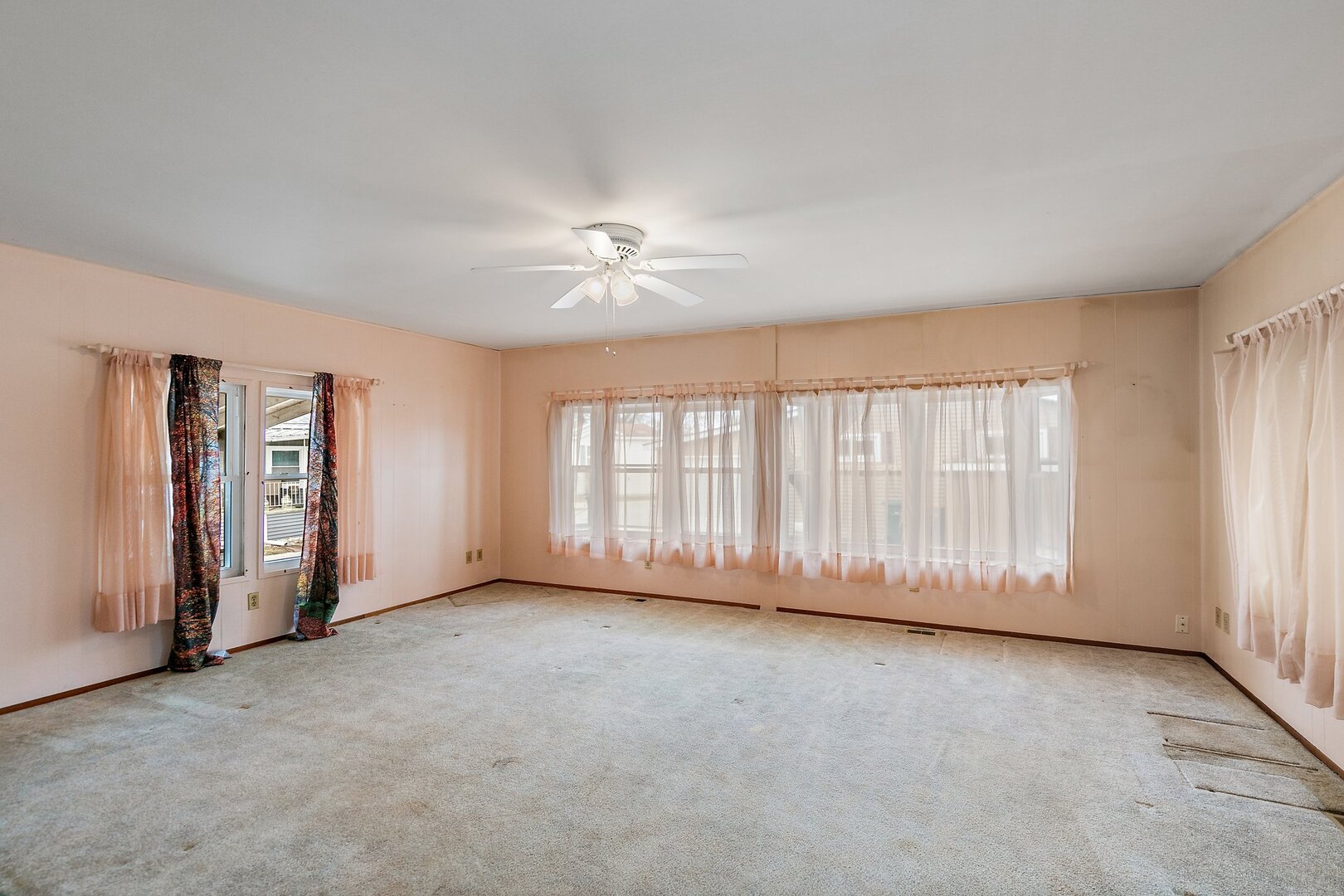 221 Big Peninsula Road Elgin, IL 60123 - Photo 9 of 26