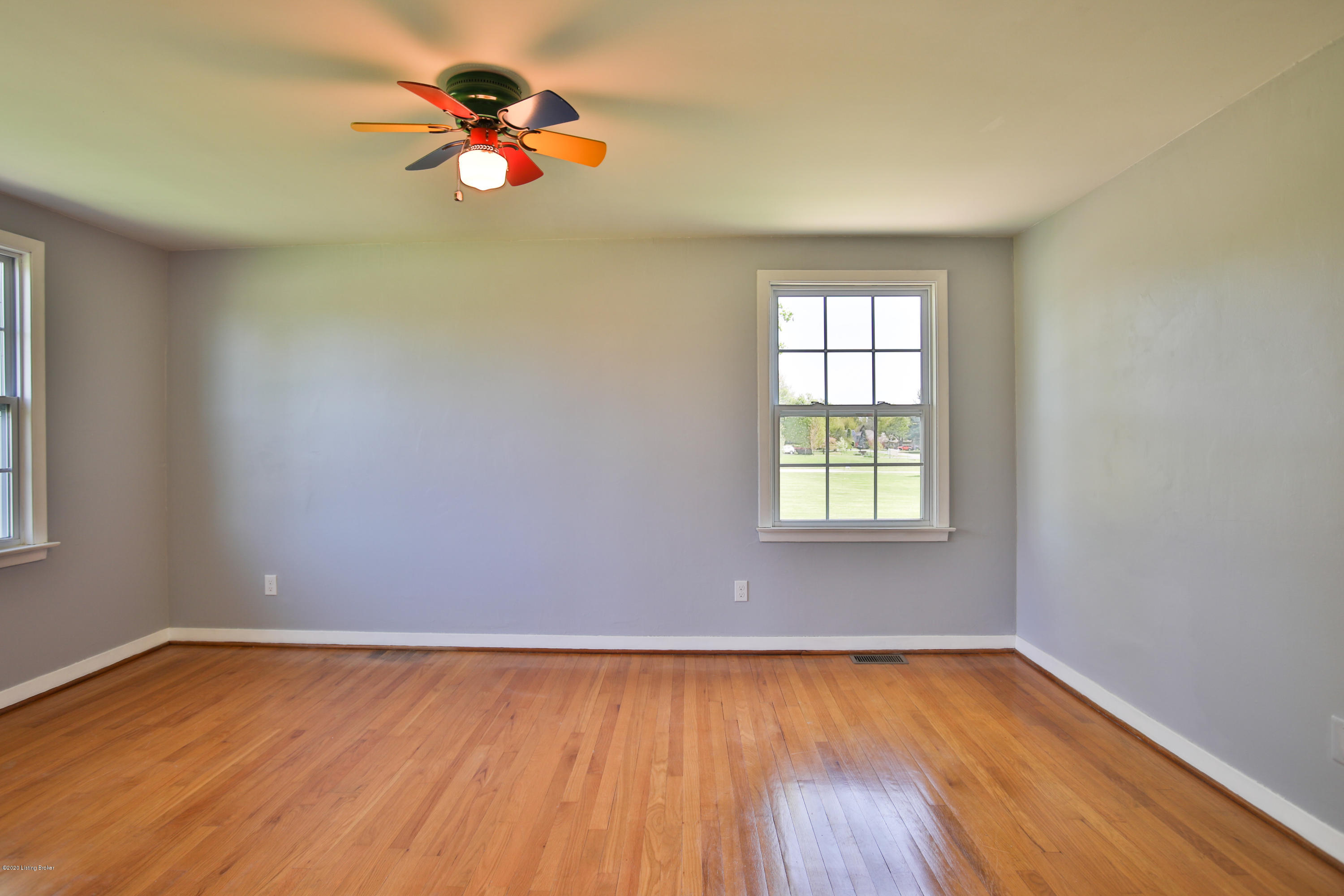 4607 Lowe Road Louisville, KY 40220 - Photo 27 of 37 2nd floor bedroom 3