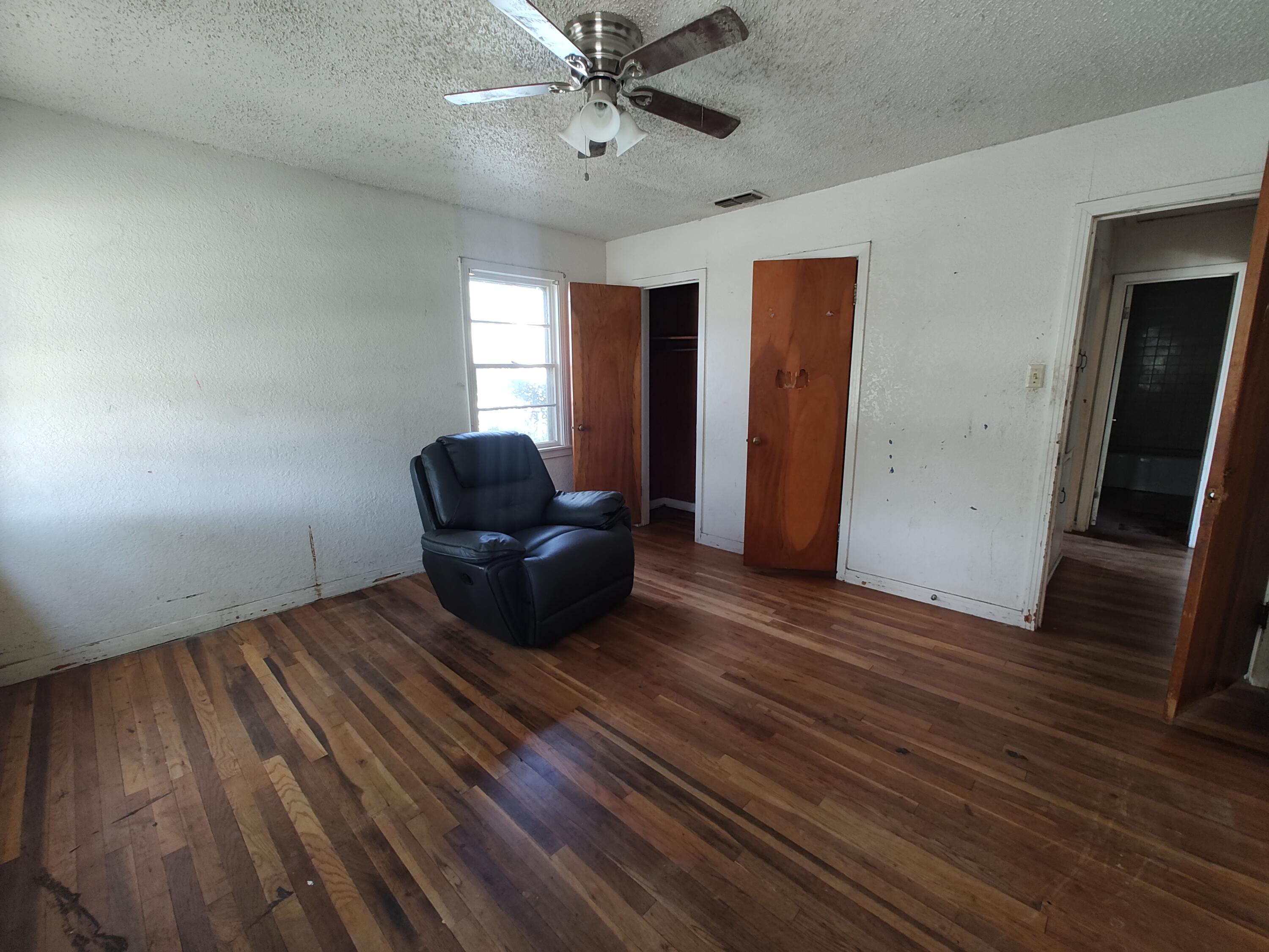 2205 38th Street Lubbock, TX 79412 - Photo 14 of 25 IMG_20250819_165433928 (1)