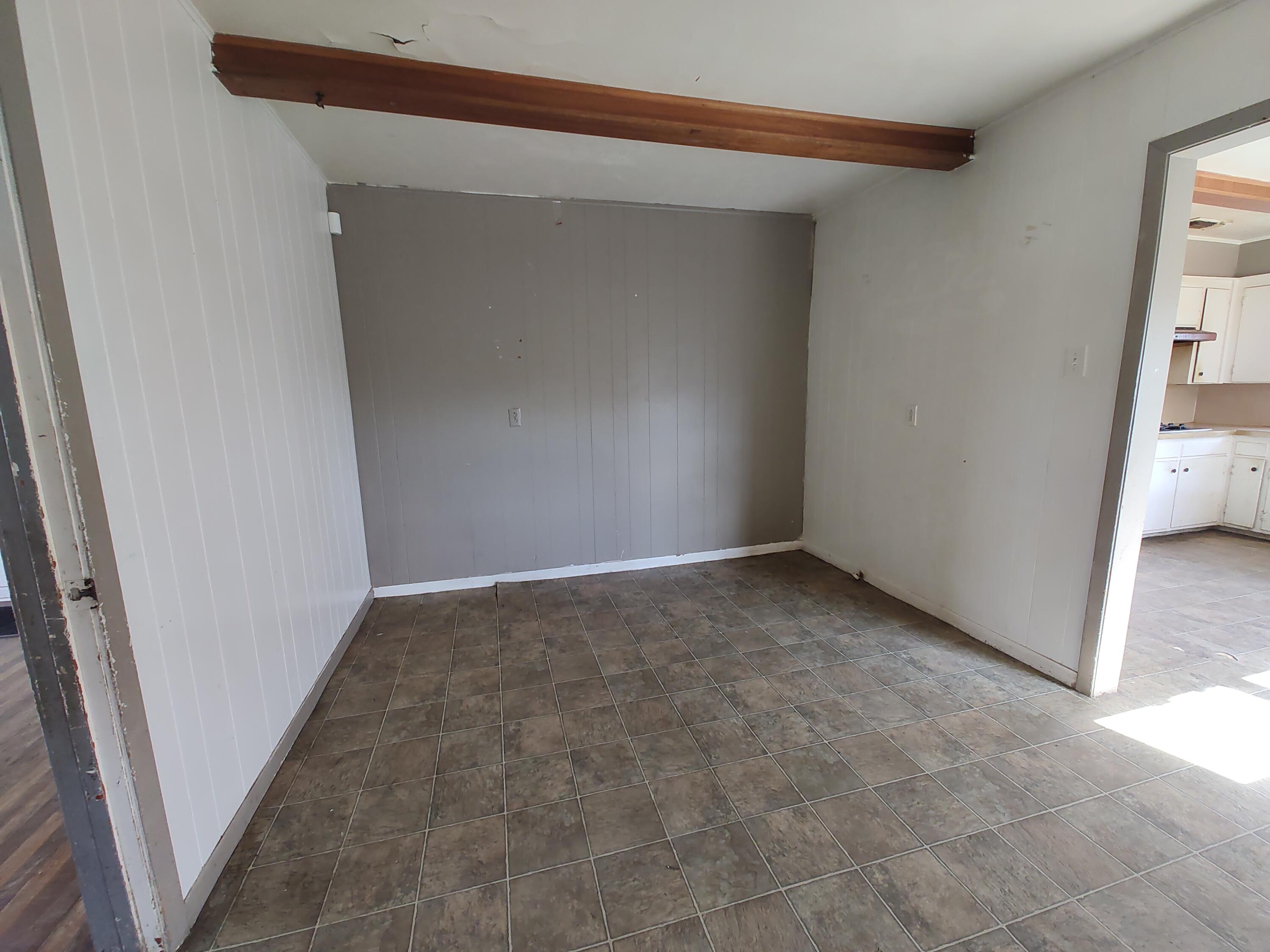 2205 38th Street Lubbock, TX 79412 - Photo 5 of 25 IMG_20250819_165210590 (1)