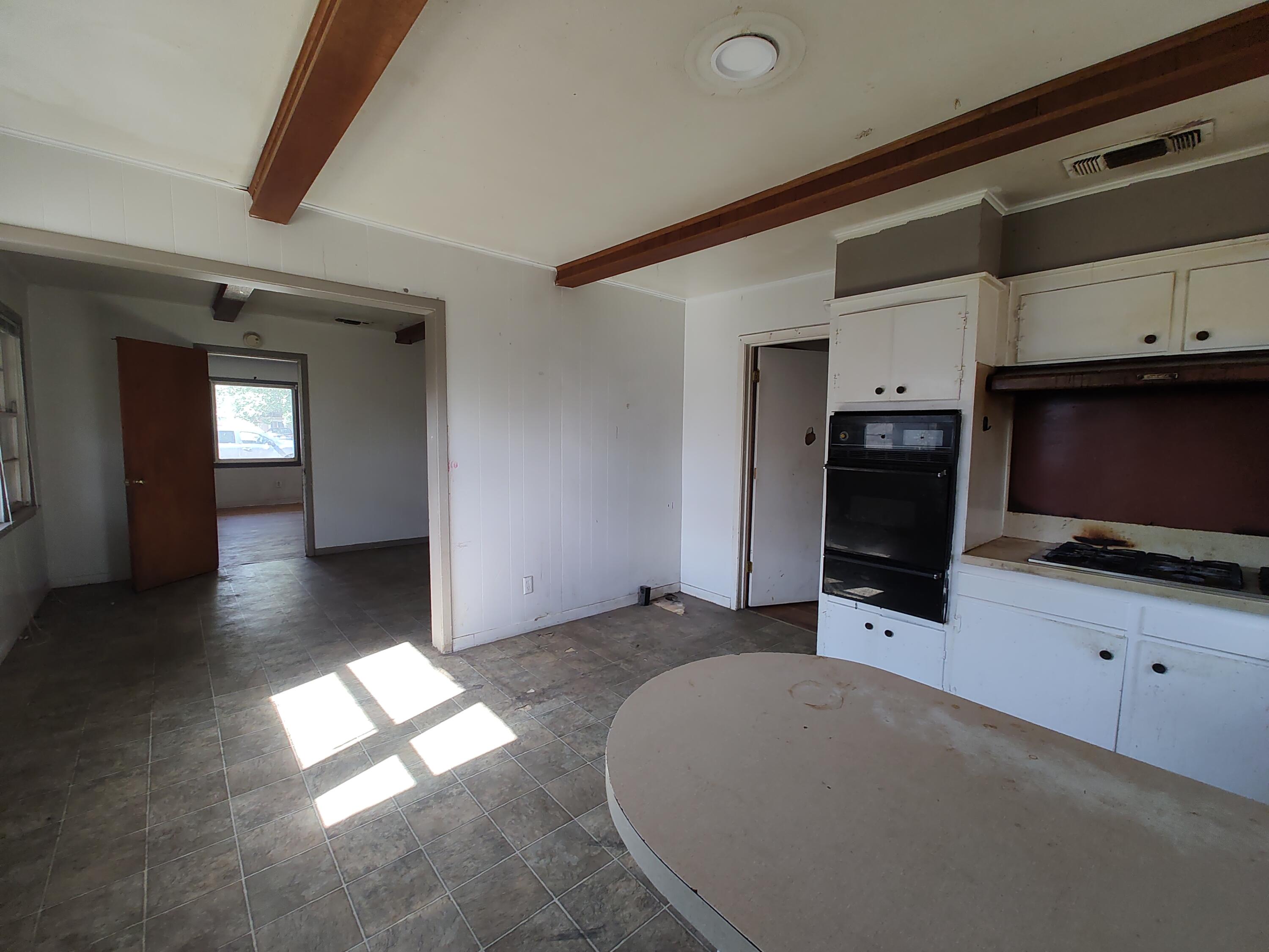 2205 38th Street Lubbock, TX 79412 - Photo 8 of 25 IMG_20250819_165248497 (1)