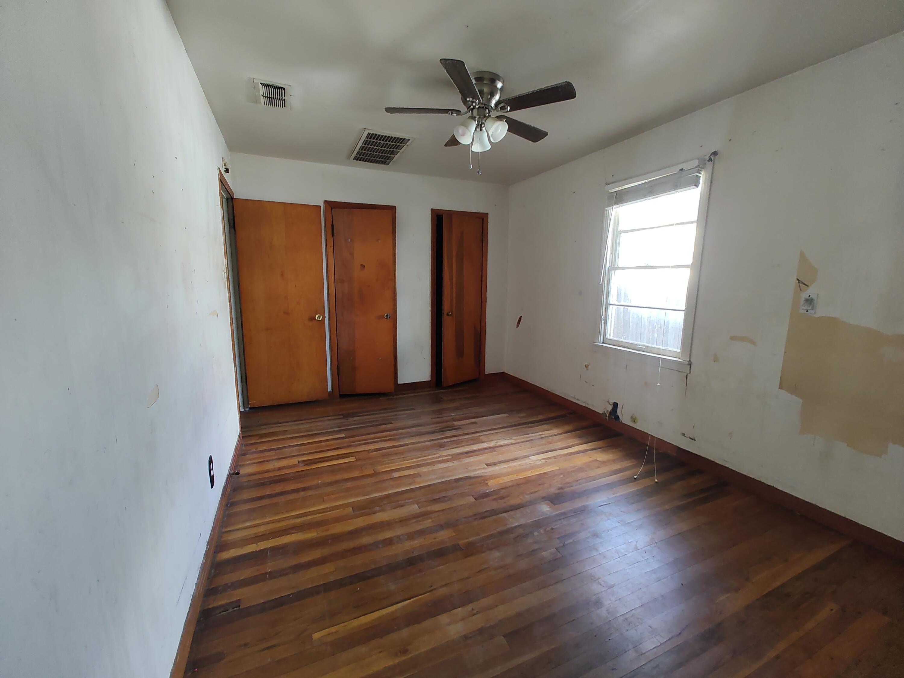 2205 38th Street Lubbock, TX 79412 - Photo 10 of 25 IMG_20250819_165338145 (1)