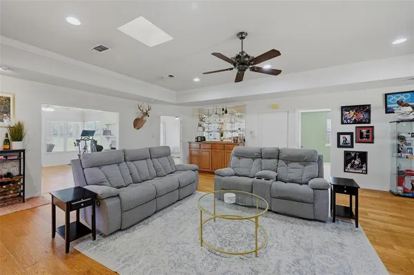 $495,000 | 718 Kiowa Drive West, Lake Kiowa, TX 76240