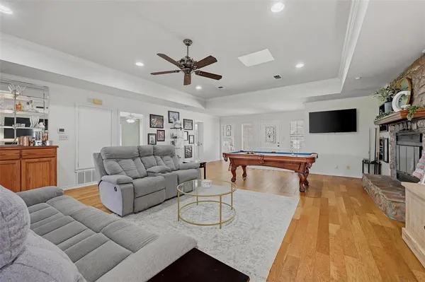 $495,000 | 718 Kiowa Drive West, Lake Kiowa, TX 76240