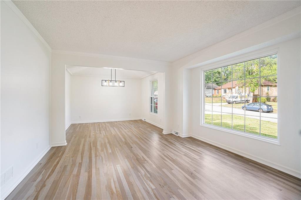 12904 Overhill Avenue Grandview, MO 64030 - Photo 8 of 30