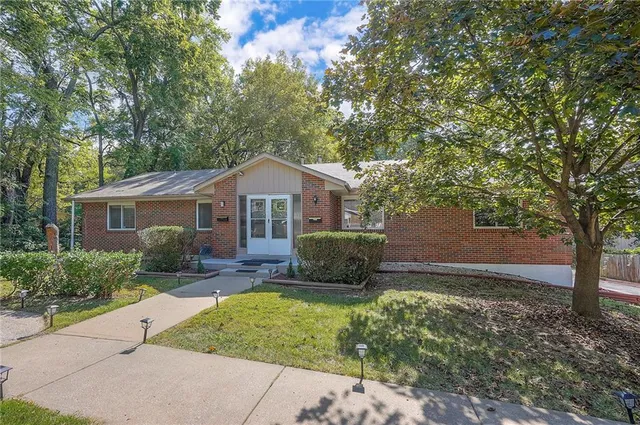 $395,000 | 7909 Grandview Street, Overland Park, KS 66204