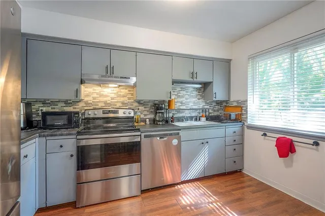 $395,000 | 7909 Grandview Street, Overland Park, KS 66204