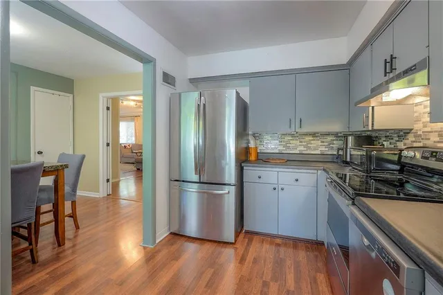 $395,000 | 7909 Grandview Street, Overland Park, KS 66204