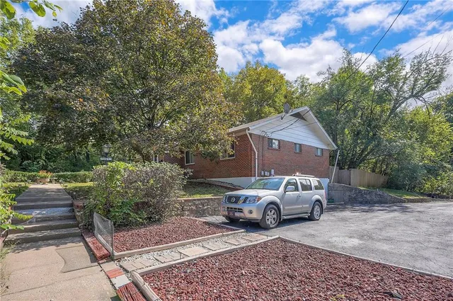 $395,000 | 7909 Grandview Street, Overland Park, KS 66204