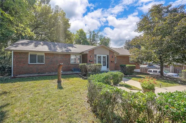 $395,000 | 7909 Grandview Street, Overland Park, KS 66204