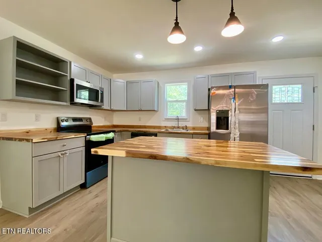 $259,900 | 6383 Valley View Road, Crossville, TN 38572