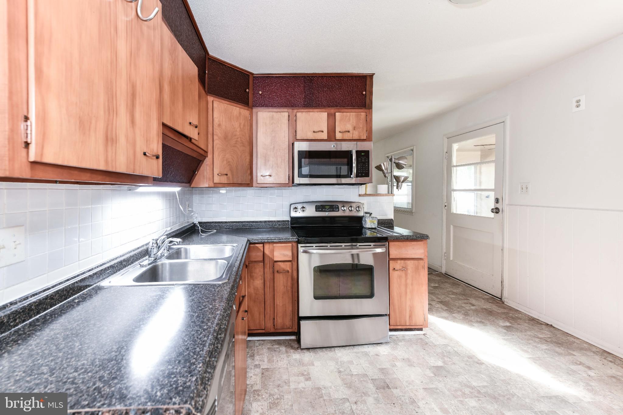 808 West Nettle Tree Road Sterling, VA 20164 - Photo 6 of 30 Gallery Image 6