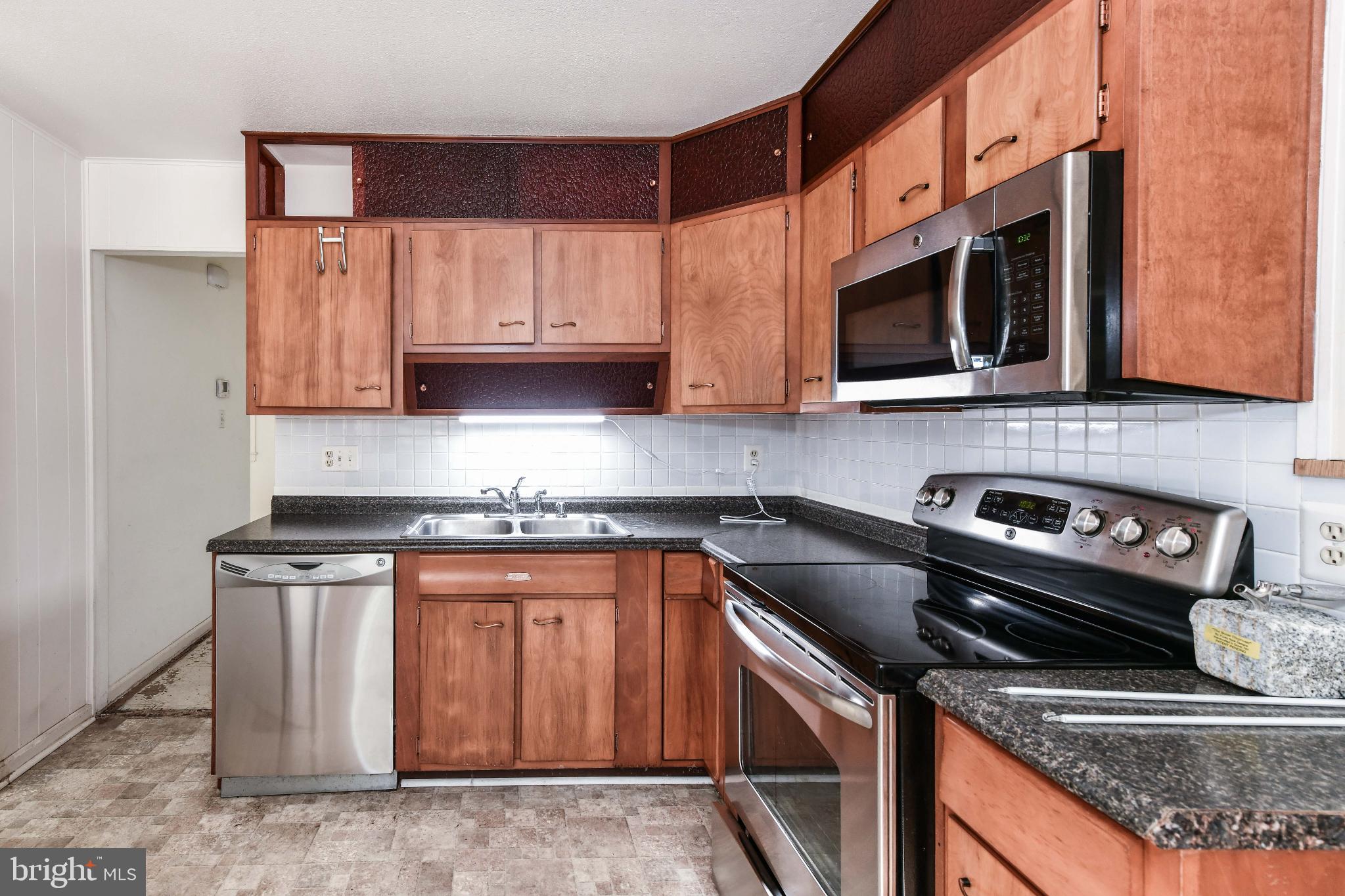 808 West Nettle Tree Road Sterling, VA 20164 - Photo 8 of 30 Gallery Image 8