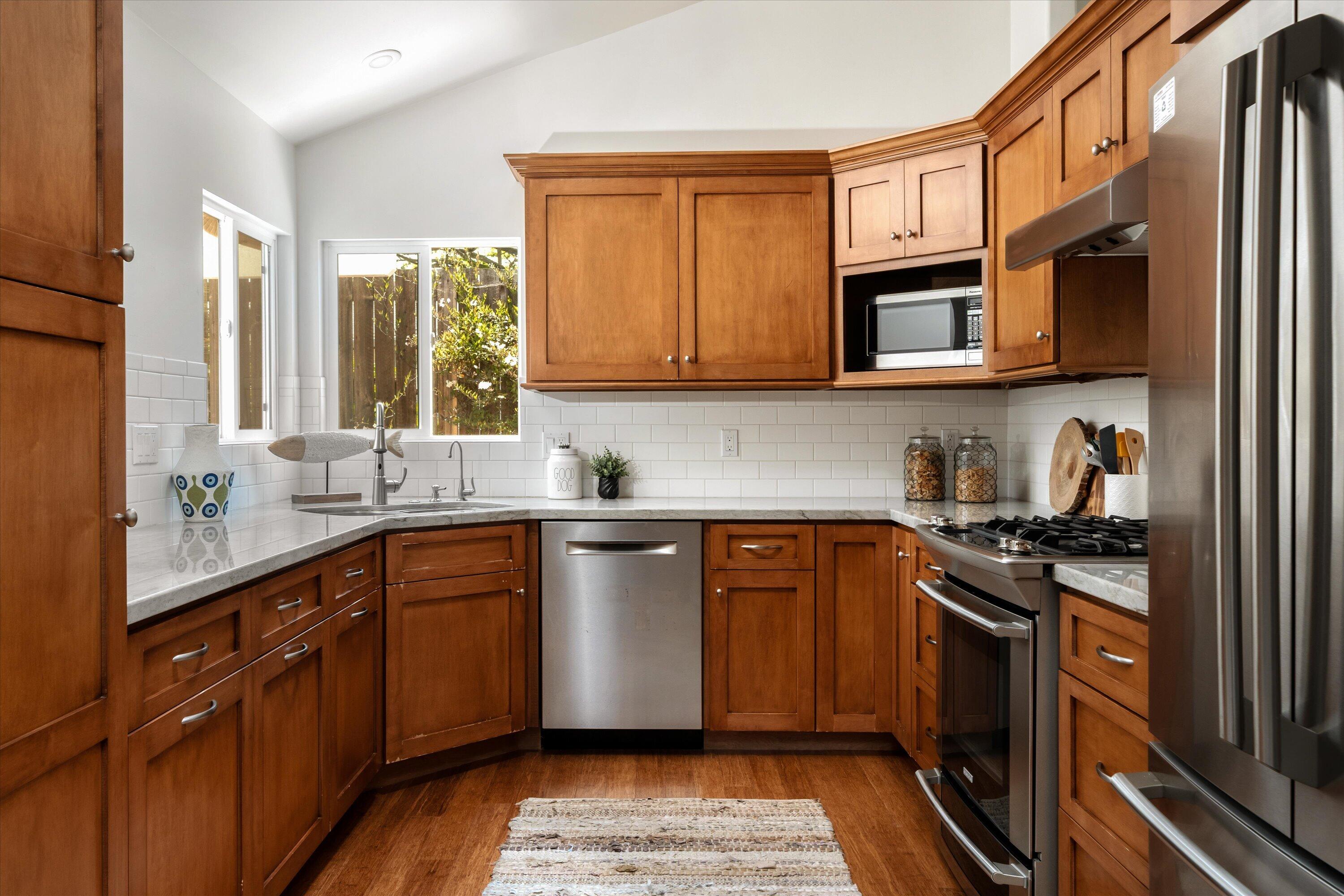 7321 Freeman Place Goleta, CA 93117 - Photo 9 of 32 Kitchen