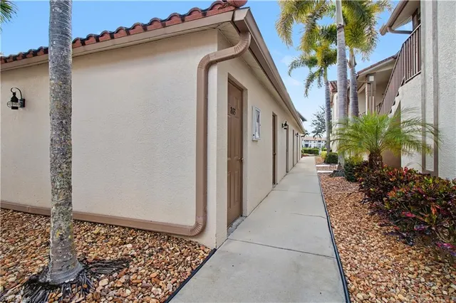 $394,900 | 206 Newport Drive, Unit 803, Naples, FL 34114