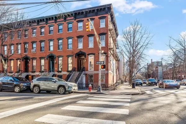 $3,046 | 306 Varick Street, Unit 2, Jersey City, NJ 07302