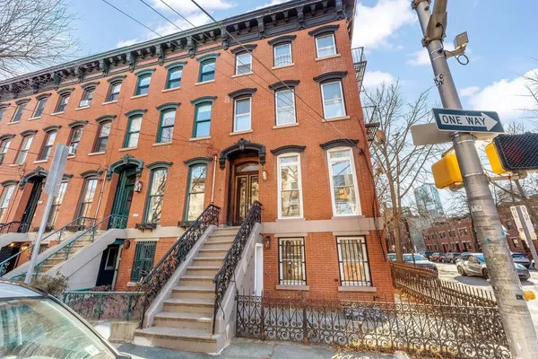 $3,046 | 306 Varick Street, Unit 2, Jersey City, NJ 07302