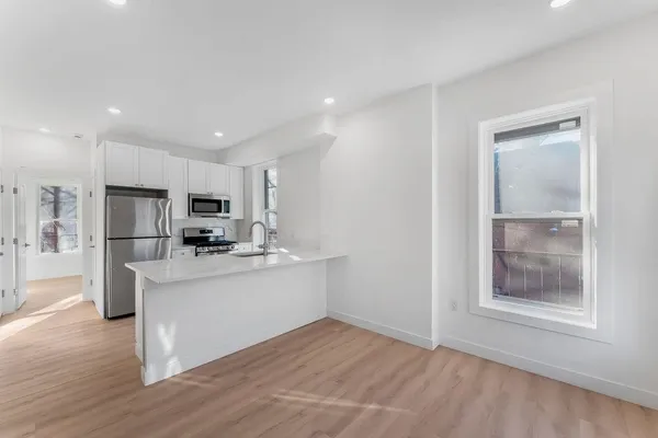 $3,046 | 306 Varick Street, Unit 2, Jersey City, NJ 07302