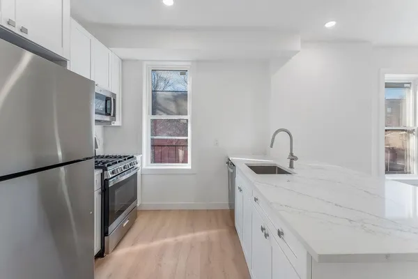$3,046 | 306 Varick Street, Unit 2, Jersey City, NJ 07302