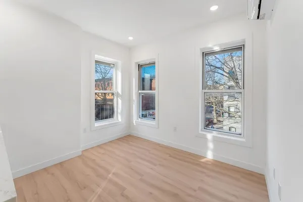 $3,046 | 306 Varick Street, Unit 2, Jersey City, NJ 07302