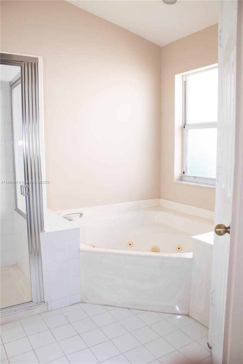 13221 Southwest 53rd Street Miramar, FL 33027 - Photo 21 of 32 a bathroom with bathtub and window