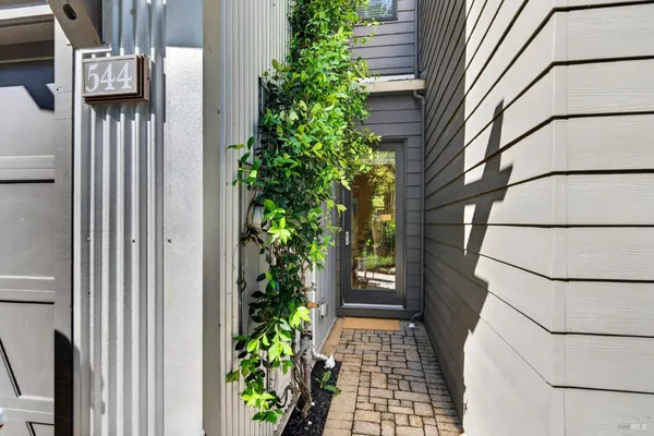 $998,000 | 544 Grove Street, Healdsburg, CA 95448