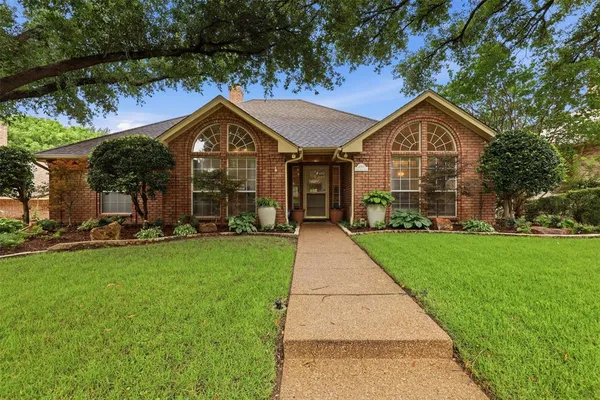 $495,000 | 6913 Allen Pl Drive, Fort Worth, TX 76116