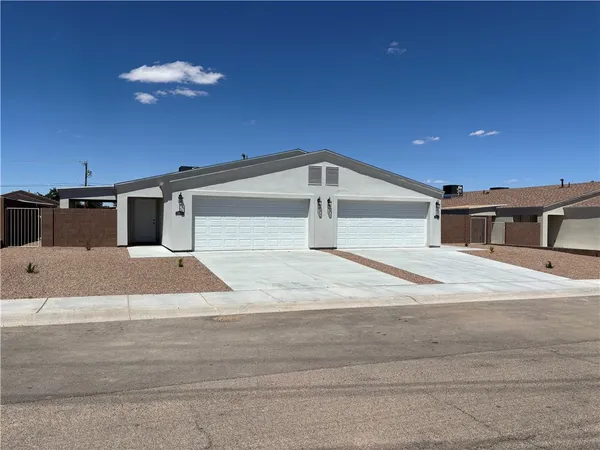 $1,495 | 915 East Berk Avenue, Kingman, AZ 86409