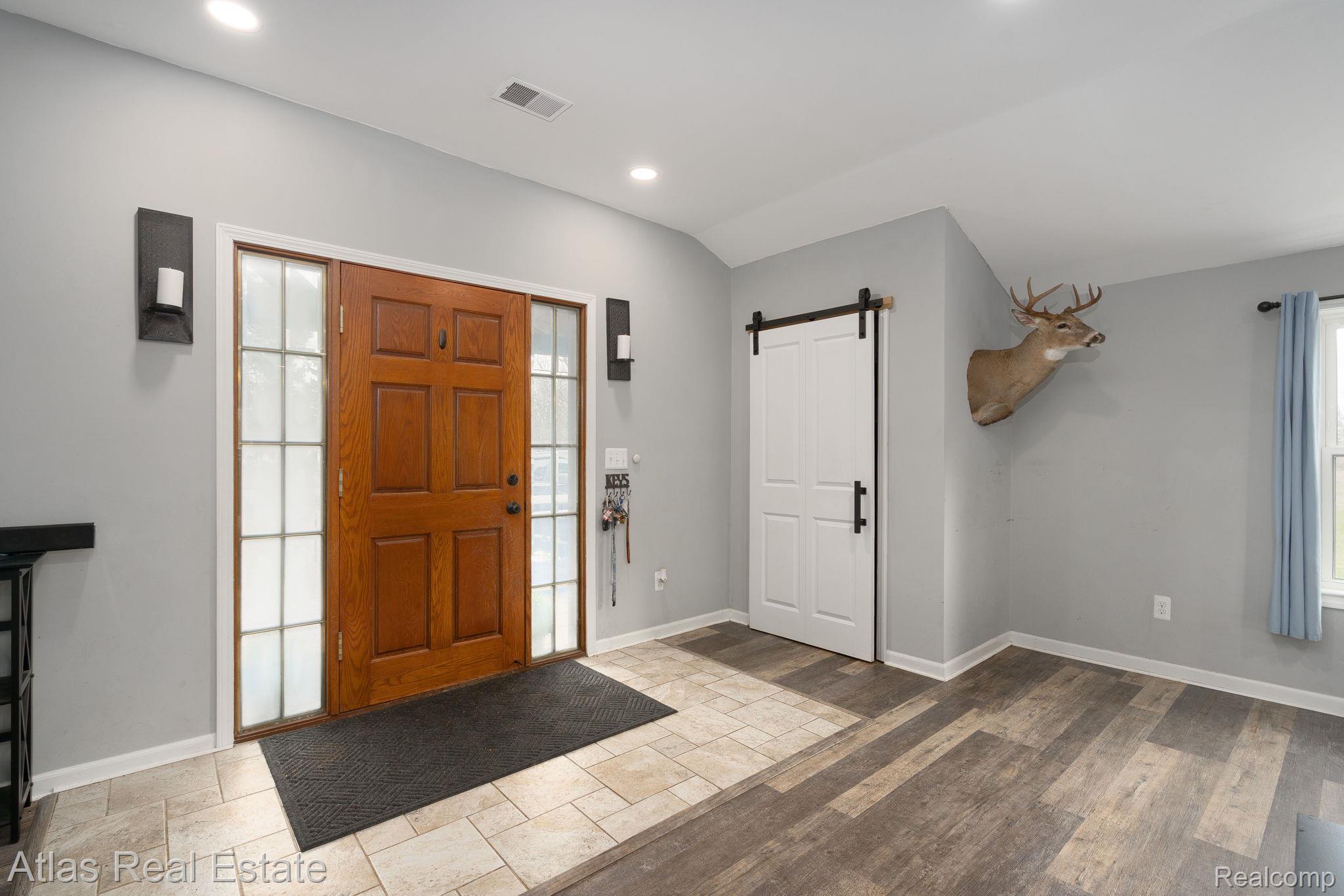 10025 Gd Blanc Road Gaines, MI 48436 - Photo 15 of 68 17-web-or-mls-Interiors (02 of 37).jpg