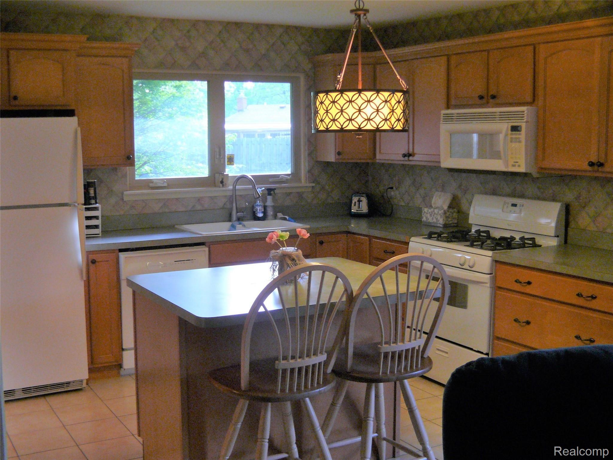 43282 Barchester Road Canton, MI 48187 - Photo 10 of 28 P1120738.JPG