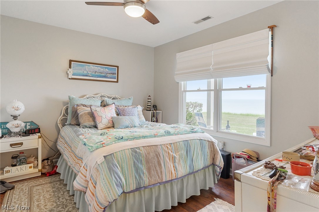 5237 Lake Road West, Unit 1013 Ashtabula, OH 44004 - Photo 7 of 27 LAKE FRONT Master Bedroom! Wow!