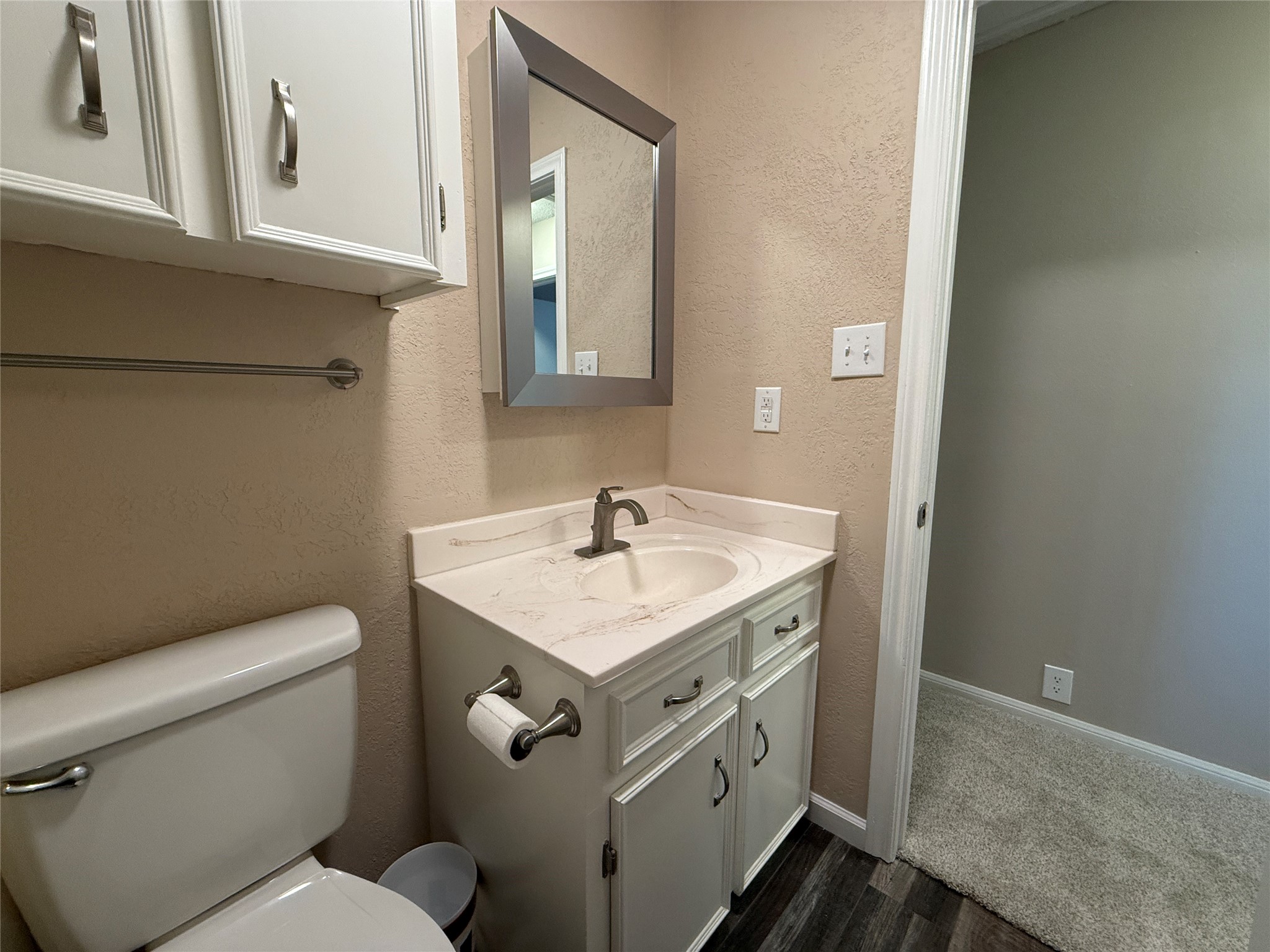 552 Sims Drive Angleton, TX 77515 - Photo 22 of 34 Guest bath
