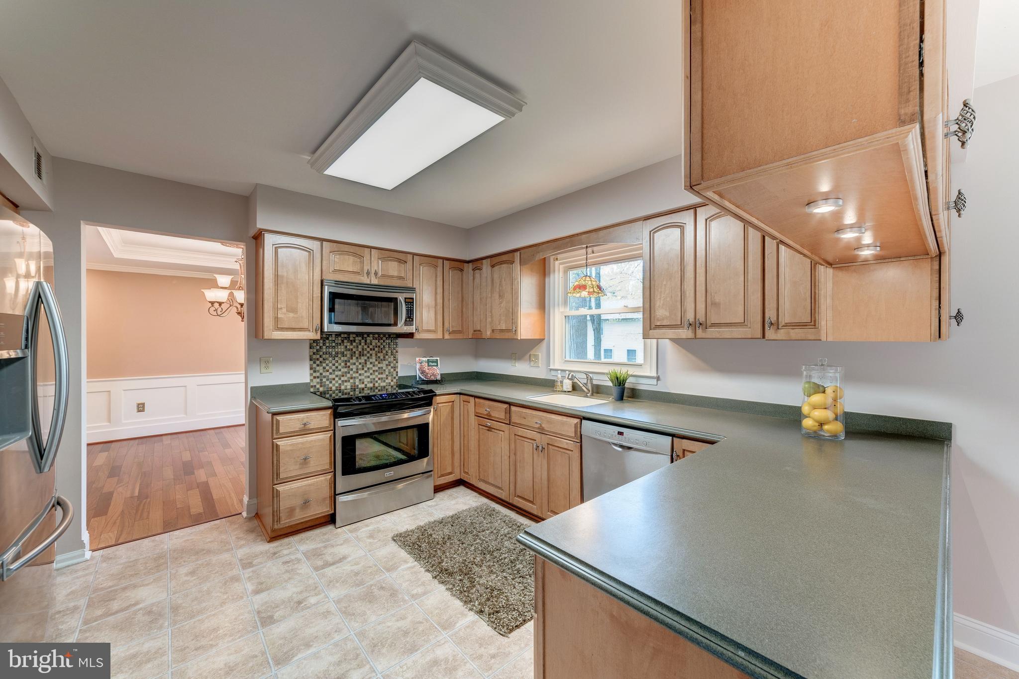 8326 Lindside Way Springfield, VA 22153 - Photo 12 of 48 KITCHEN