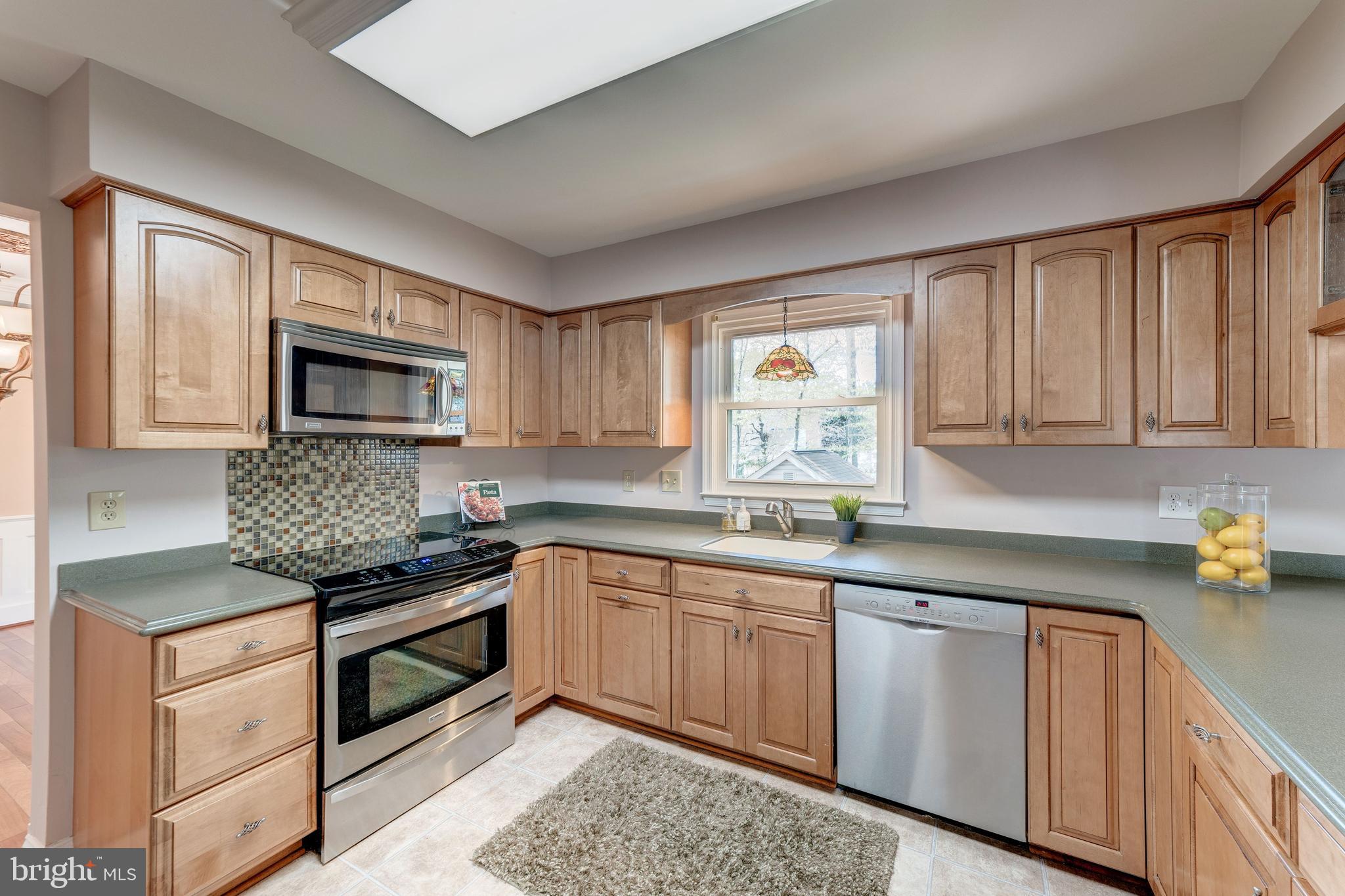 8326 Lindside Way Springfield, VA 22153 - Photo 13 of 48 KITCHEN