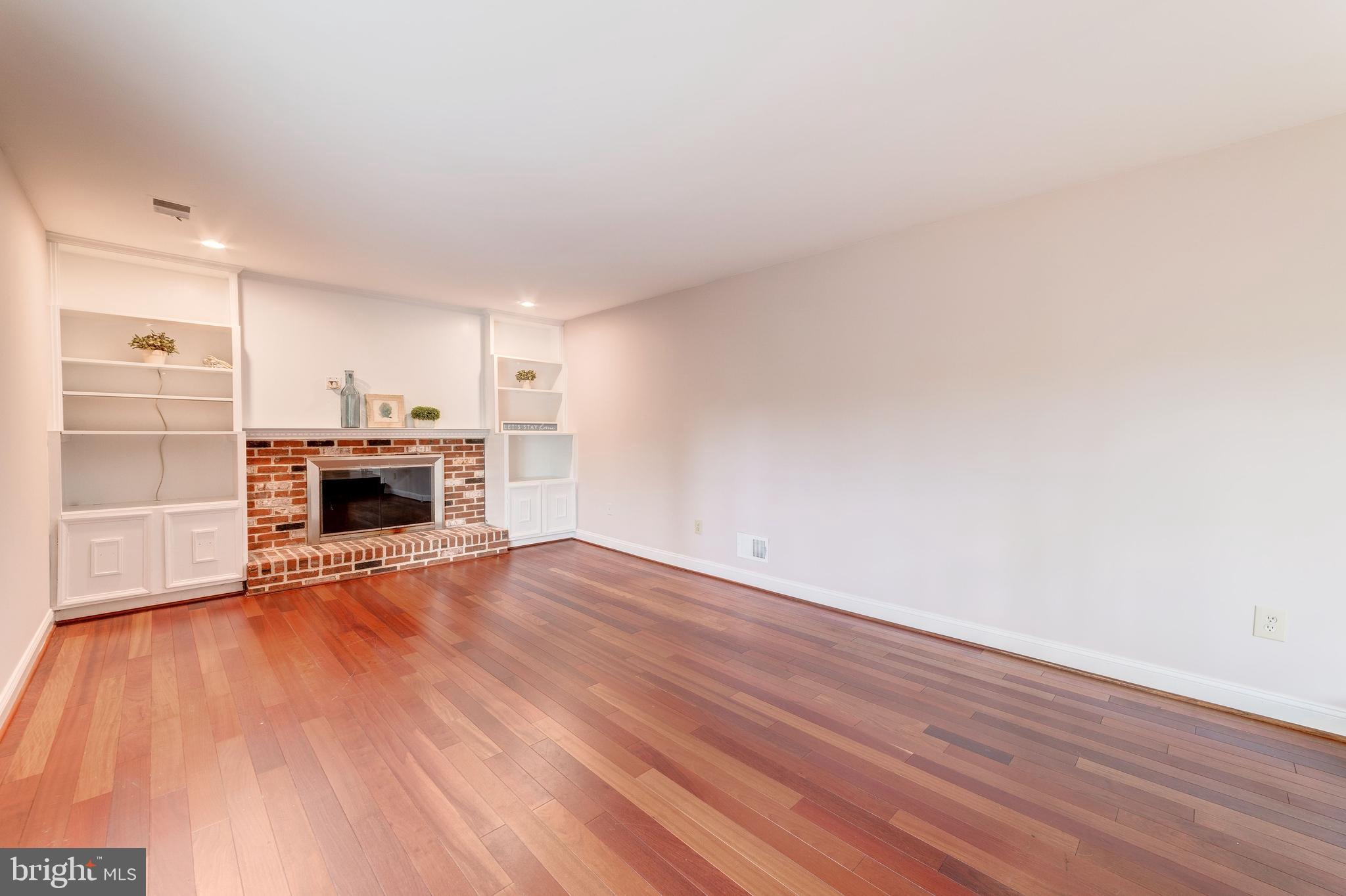 8326 Lindside Way Springfield, VA 22153 - Photo 20 of 48 FAMILY ROOM